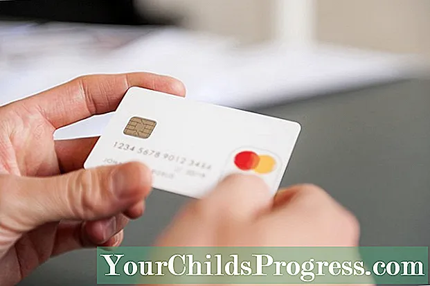 Średnie oprocentowanie kart kredytowych spadło w październiku 2019 r