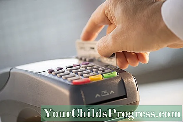 Kaip sužinoti, kada naudoti kredito ar debeto kortelę?