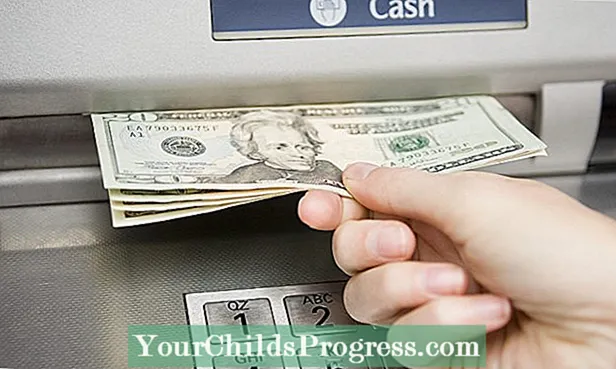 Sådan indløses en check (uden at betale høje gebyrer) - Finanser