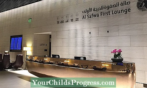 Огляд: Qatar Airways Al Safwa Lounge First Class, Доха